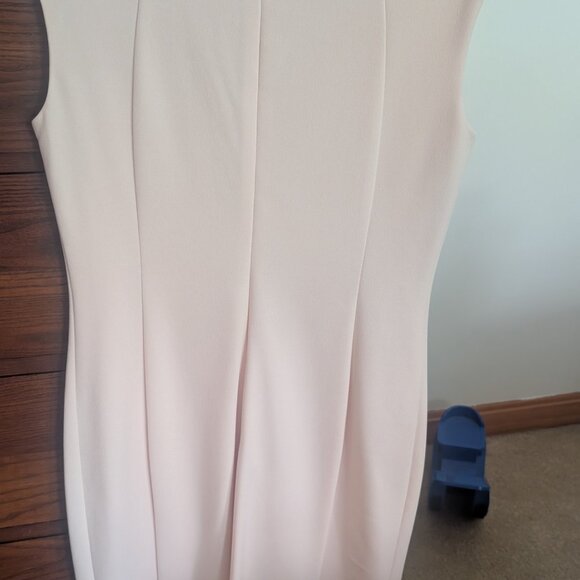 Calvin Klein Blush Pink Sleeveless Sheath Dress with Gold Chain Detail Size 6 - Picture 2 of 5